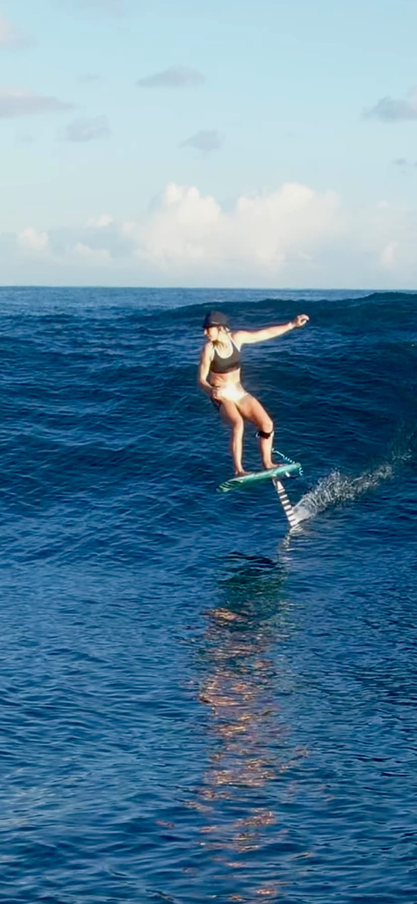 Downwind foiling with arms extended